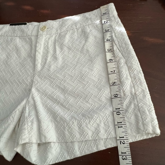 Banana Republic Hampton Fit Shorts | white | 2 - Picture 9 of 12